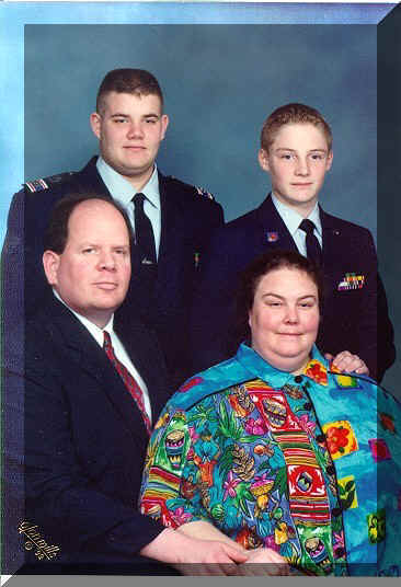 fam_portait.jpg (73980 bytes)